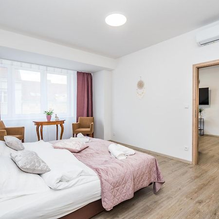 Apartamento Perla Hradce 302 Hradec Králové Exterior foto