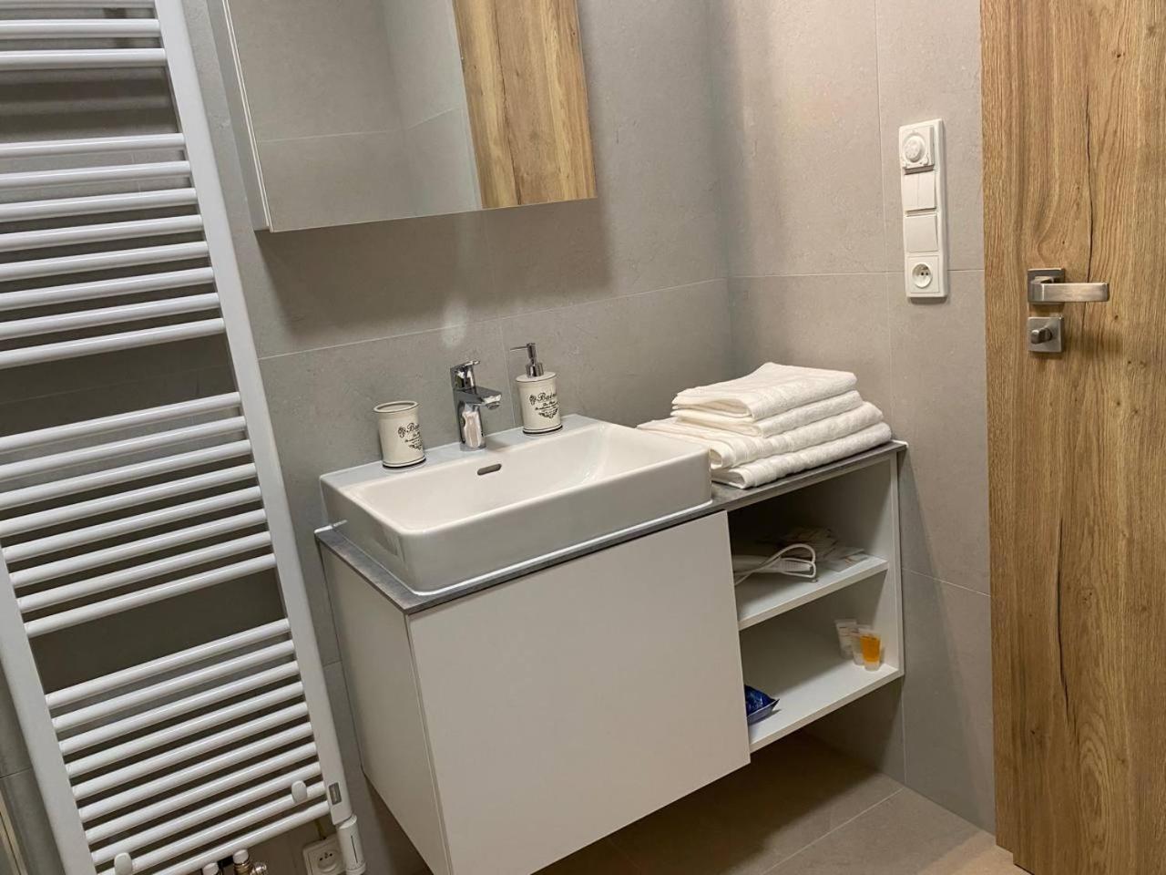 Apartamento Perla Hradce 302 Hradec Králové Exterior foto